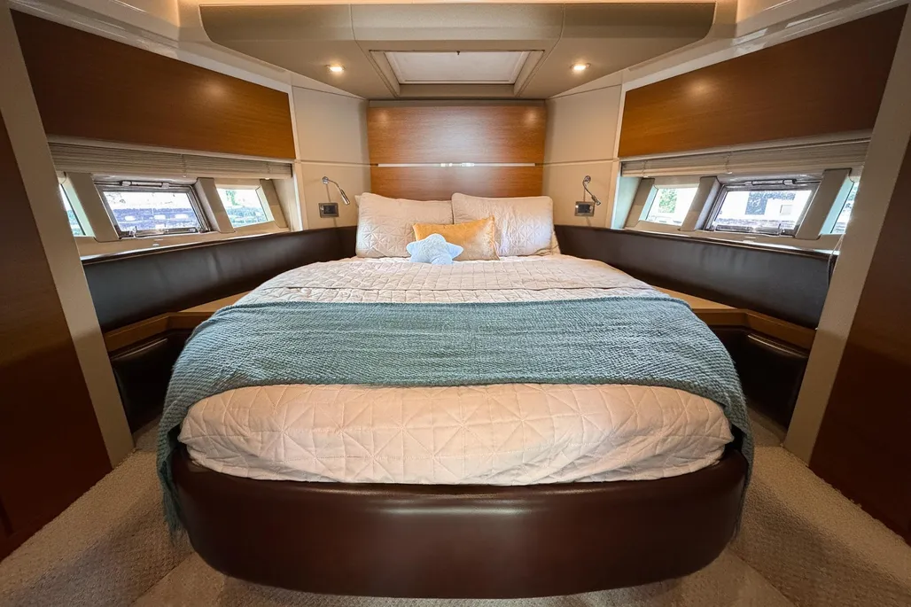 Yacht Photo 32